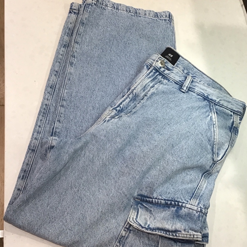 H&M Men's Relaxed Fit Light Blue Jeans